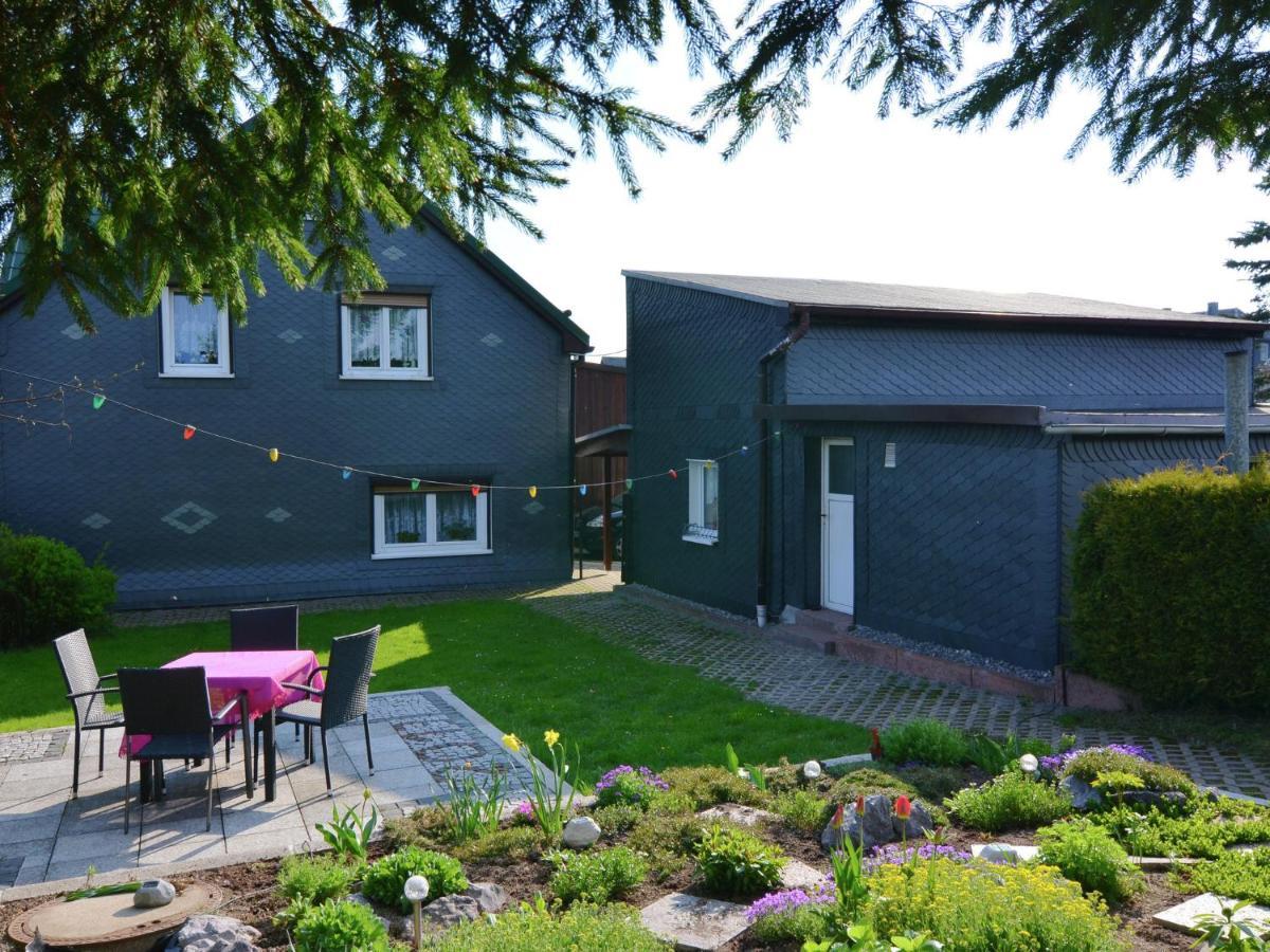 Holiday Home With Garden Neustadt am Rennsteig Exterior photo