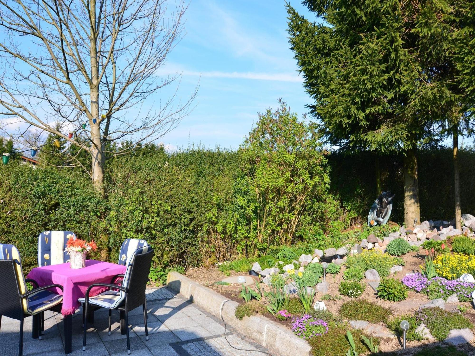 Holiday Home With Garden Neustadt am Rennsteig Exterior photo