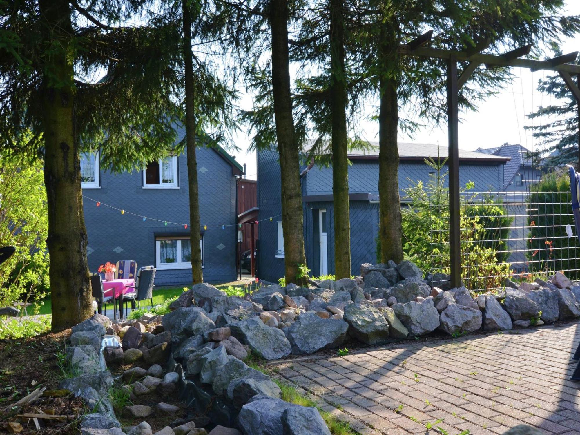 Holiday Home With Garden Neustadt am Rennsteig Exterior photo