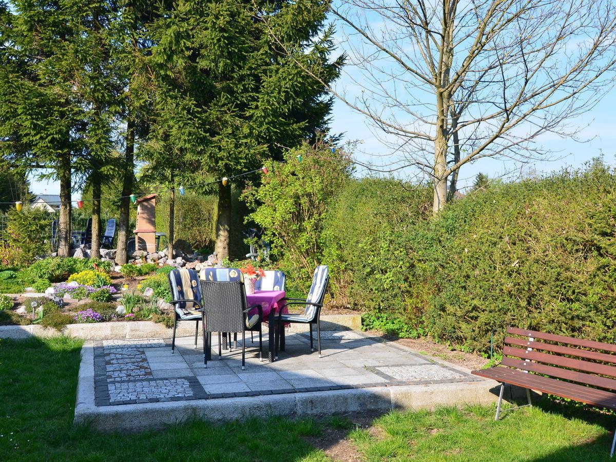 Holiday Home With Garden Neustadt am Rennsteig Exterior photo