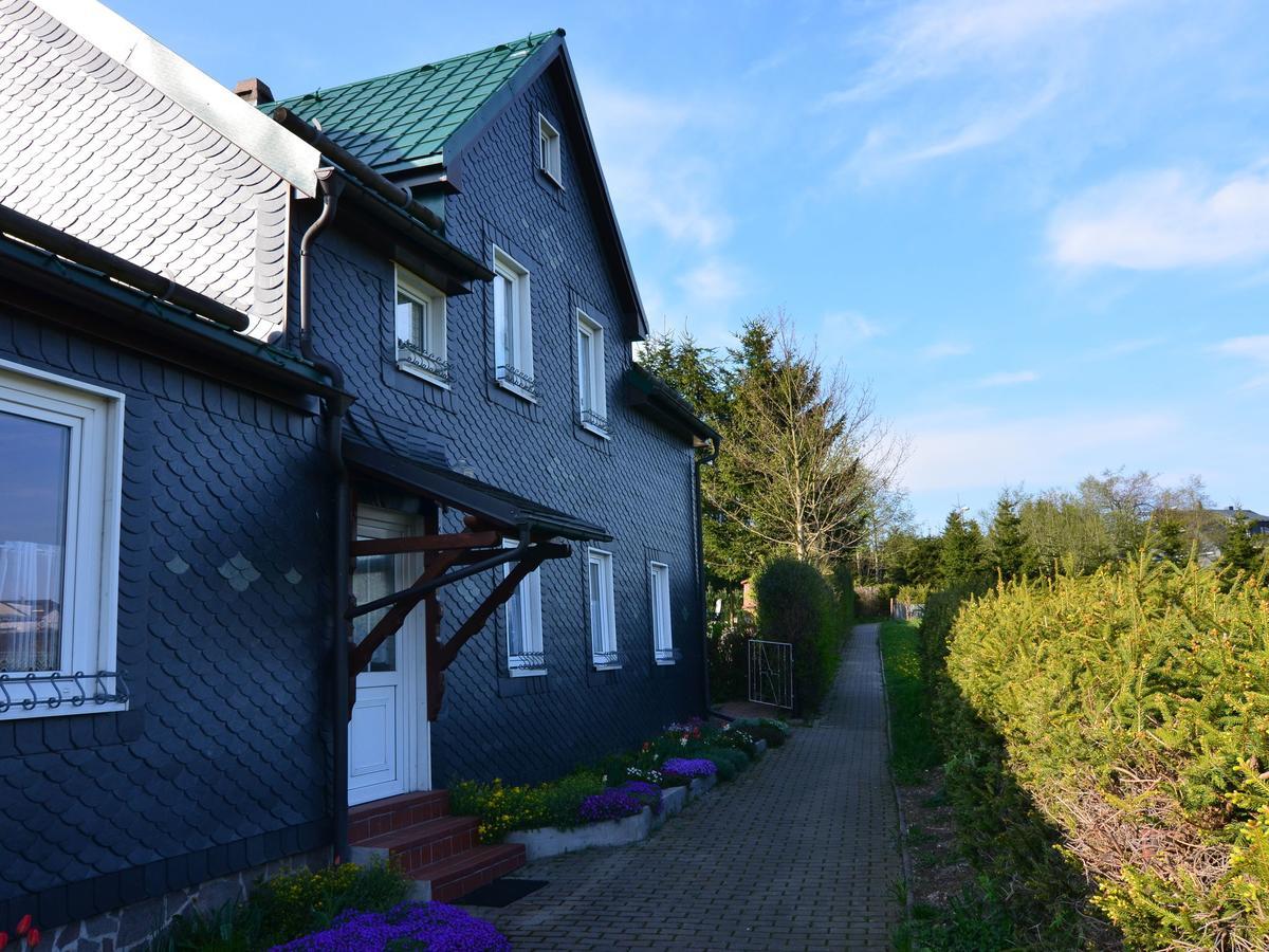 Holiday Home With Garden Neustadt am Rennsteig Exterior photo